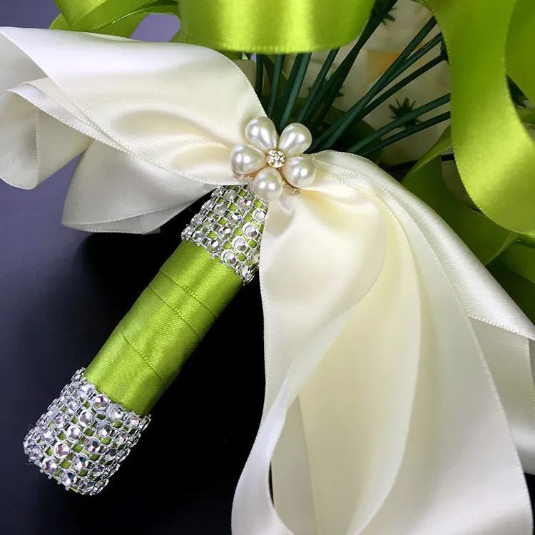 2015 Hot Bouquet da sposa da sposa Decorazione di nozze Mazzi di damigella d'onore artificiali Perline Cristallo Fiore finto Rosa Crema Verde A buon mercato