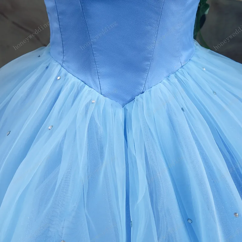 Abiti quinceanera perfetti blu di spalla organza debuttante dolci 16 ragazze mascherate da ballo adolescenti con Butterfly3615561