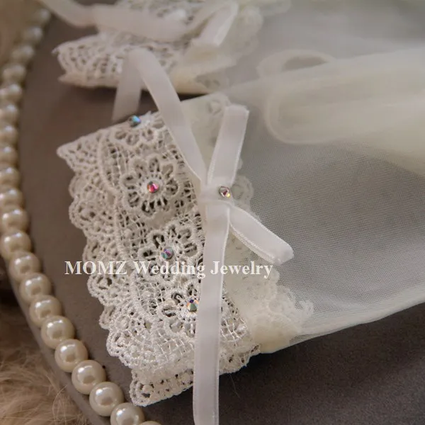 Vintage Ivory Waist Length Bridal Gloves Full Fingers Sheer Wedding Gloves Bowknot Beading Lace Bridal Gloves Rhinestone Bridal Hand Gloves