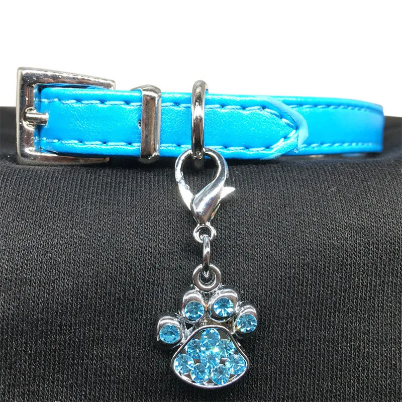 Moda Paw Tagi Pet Wisiorek Kołnierz Rhinestone Wisiorek Cute Charms Z Haczykami Dog Akcesoria Dekoracji Pet ZA5428