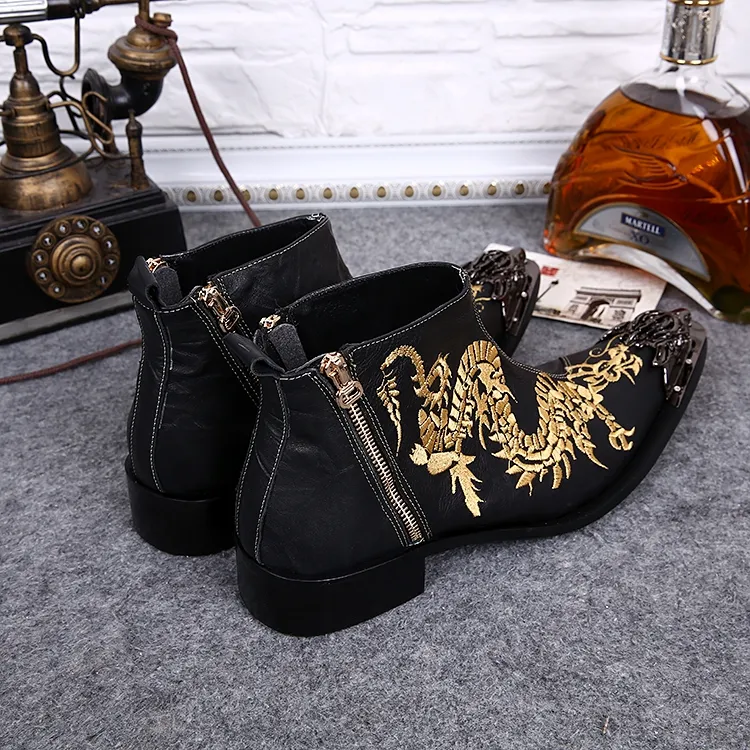 Style britannique Cheville Martin Bottes Inwrought Dragon Métal Toe Zipper Bottes Homme Mode Bottes Hommes Noir En Cuir Véritable Retrostyle Chaussures