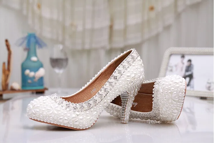 Luxury Pure White Pearl Bröllop Skor 3 tum Bekväm Rund Toe Antislip Bridal Dress Shoes Valantine Present Party Prom Skor