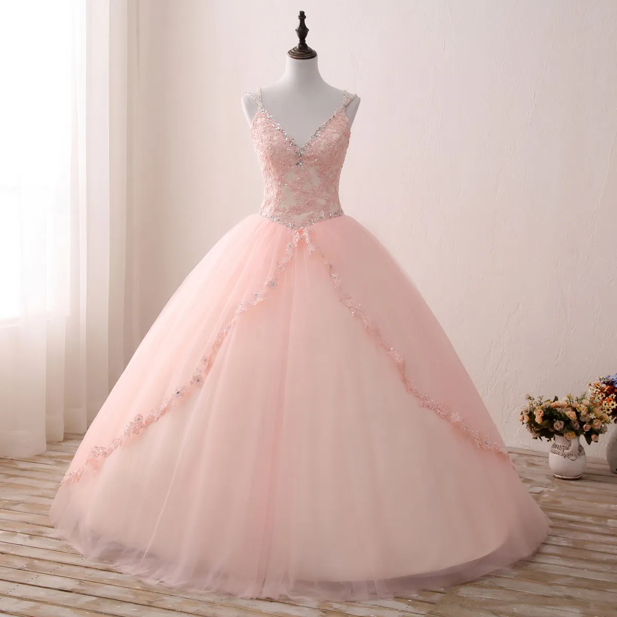 Quinceanera Sukienki Pink Sweet 16 Suknie Spaghetti Paski V Neck Formalna Długa Dress Lace Aplikacja Crystal Tulle Luksusowa sukienka na 15 lat