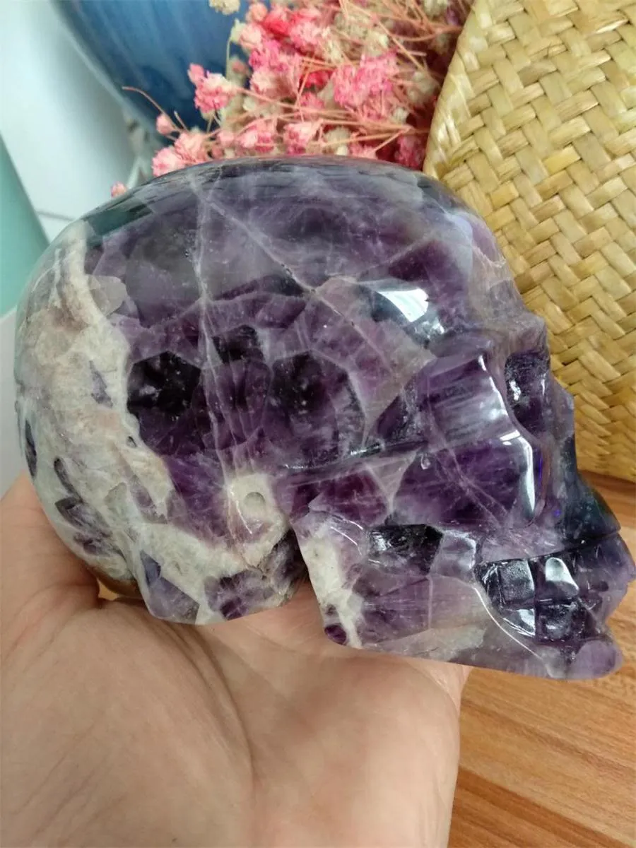 Am besten! 1045g natürlicher gebänderter Chevron-Traum-Amethyst-Quarzkristall-Schädel zur Heilung von Reiki-Kristallstein. Kostenloser Versand