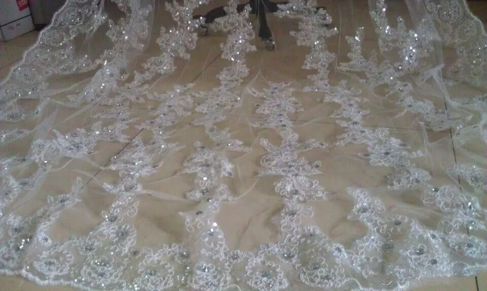 Vendre de nouveaux voies de mariage de la cathédrale en dentelle blanche longue voile de la cathédrale Veille nuptiale en cristal de cristal 1 couche sans peigne peut CoV6831389