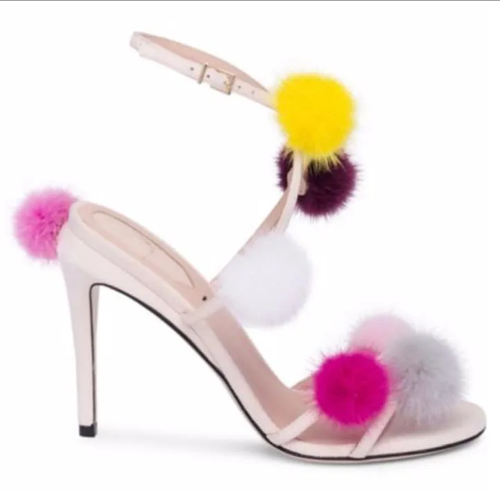 2017 Mode Kvinnor Klipp Pom Pom Sandaler Öppna Toe Gladiator Sandals Party Skor Tunn Heel Sweet Pink High Heels Fur Ball Shoes