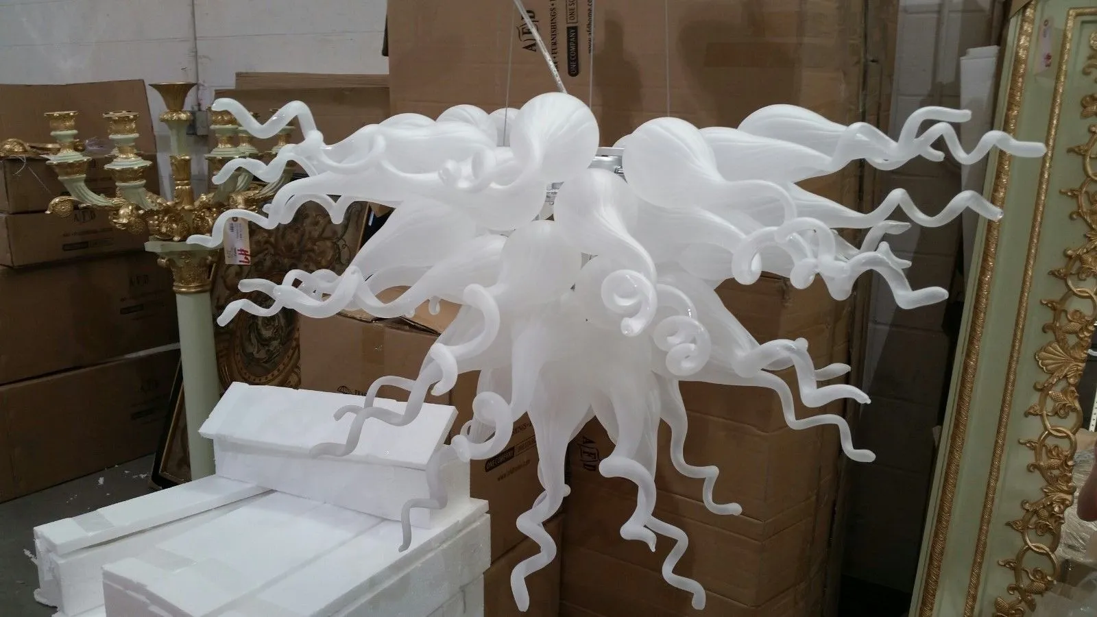 Lampy kreatywny projekt matowe białe dekoracje ślubne klienta Mder rękodzieło sztuki dmuchanego szkła żyrandol LED żyrandole oprawa oświetleniowa