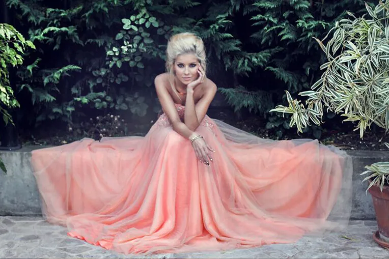 Coral Peach Lace Applique A-Line Coral reef bridesmaid dresses with Sweetheart Neckline and Sleeveless - Perfect for Prom, Parties, and Balls