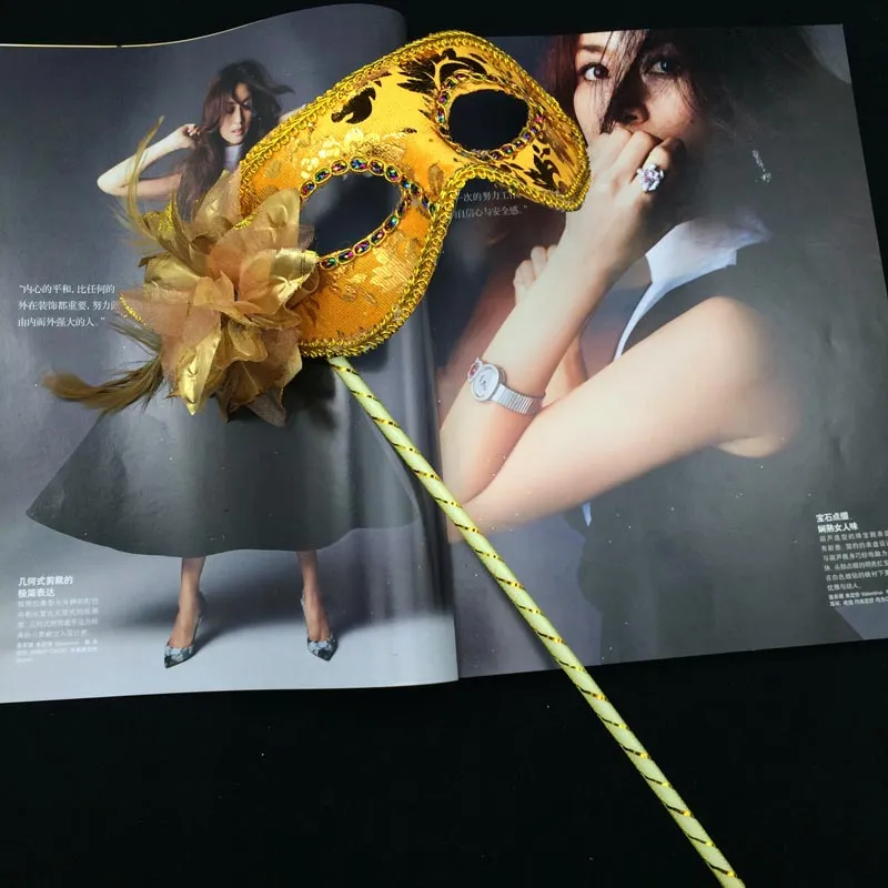 Masque de fête avec fleur de bâton de côté Masque de mascarade vénitien Demi-visage Costume d'Halloween Carnaval Mardi Gras Danse Prop 7 couleurs