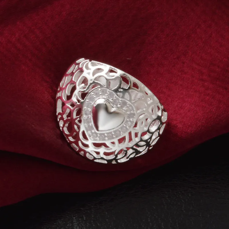 Bezpłatna wysyłka Nowa 925 srebrna biżuteria mody retro w kształcie serca z białym diamentem z brukową cyrkon Pierścień gorący sprzedaż prezent 1736