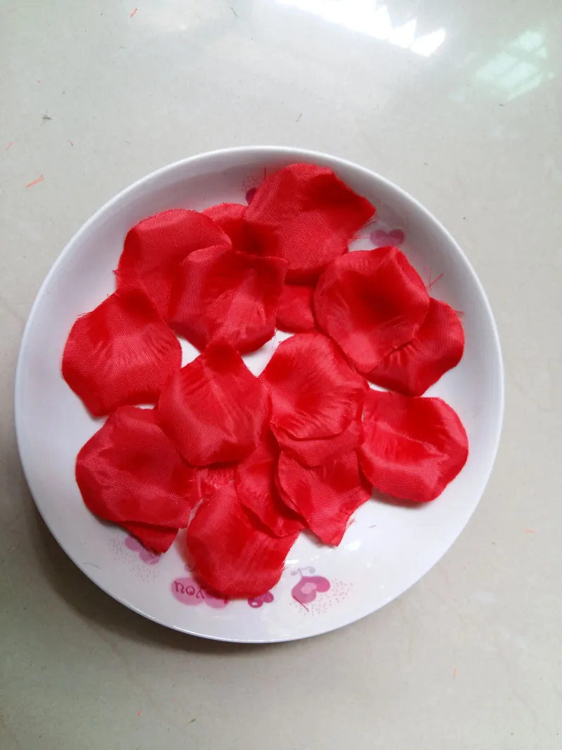 Kırmızı Nikah Masası Dekorasyon İpek Gül Yapraklı Düğün Çiçekleri 4.5 * 5cm Malzemeleri Toptan Yana