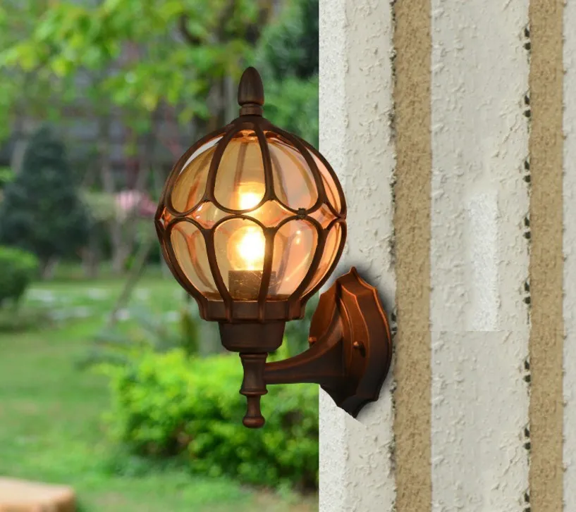 Lâmpada de parede à prova d'água ao ar livre Varanda Economia de energia LED Garden Luzes Europeu Retro Aisle Rain Lamp