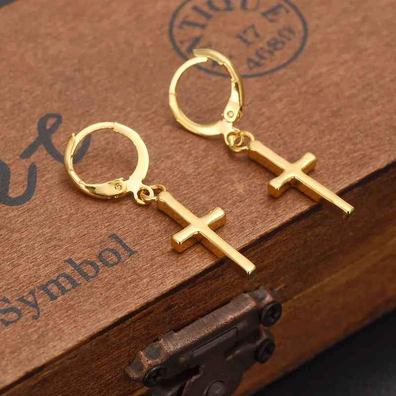 Design spécial exclusif Christian Vogue Womens True Real 14K Solid Fine Gold Yellow GF Crucifix Cross Boucles d'oreilles à breloques intemporelles