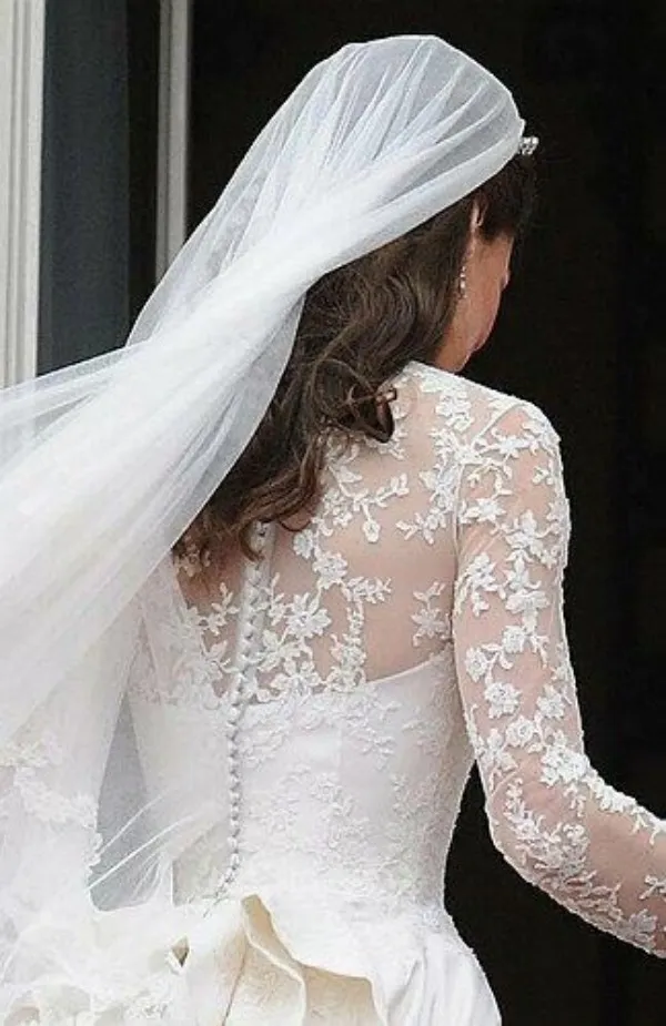 Impresionantes vestidos de novia de Kate Middleton Vestidos de novia modestos reales Encaje Mangas largas Volantes Tren de la catedral Por encargo Novias de alta calidad