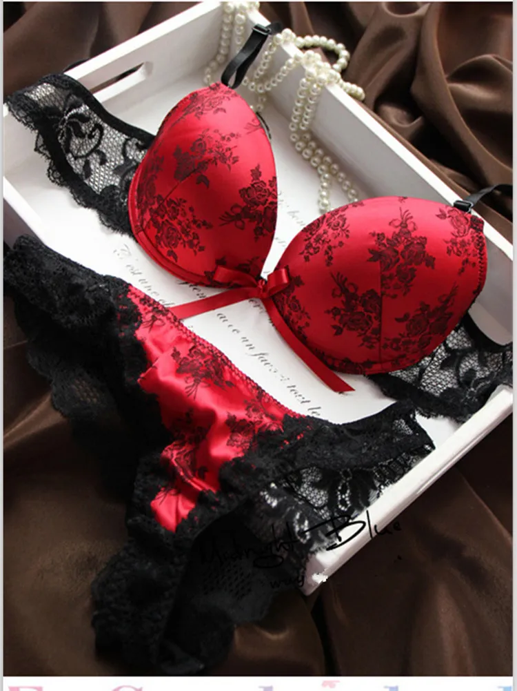 Rosso Nero Francese Romantico Marca Merletto Ricamo Raso Stampa Reggiseno e slip Set Biancheria intima donna sexy Set di biancheria BC Cup1531520