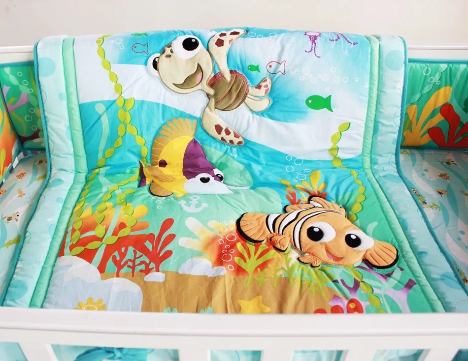 Set di biancheria da letto bambini da 8 pezzi Ricamo in puro cotone Carattere 3D Animali marini Set di biancheria da letto culla Contiene trapunta bambini Letto intorno ecc
