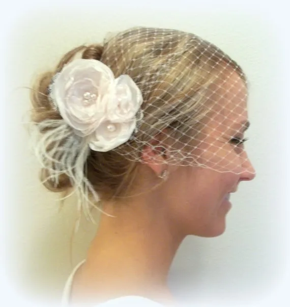 Attraenti fiori di piume vintage Pizzo Perle Tull Copricapo Velo da sposa Accessori da sposa 2015 Cappello da sposa Sposa affascinante S-109