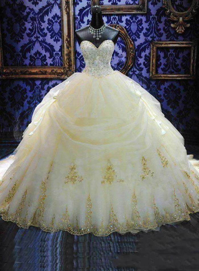 Linia sukienki ślubne kochanie złote koronkowe aplikacje krystaliczne perły bez rękawów