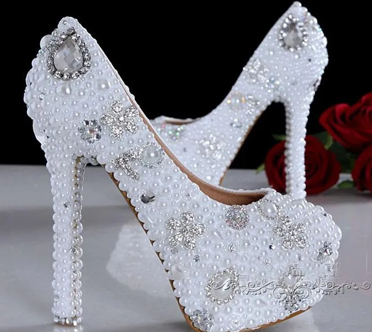 Mooie Naaldhak Ronde Neus Trouwschoenen Mode Witte Imitatie Parel Strass Bruidsjurk Schoenen Dames Galajurk Pump2742