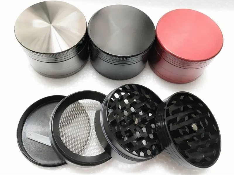 1,96 tum Metal Herb Grinders 4 Delar 50mm Diameter Zinc Alloy GunBlack 4 Parts Tobacco Grinder Rökkvarn med Mini Pollen Scraper