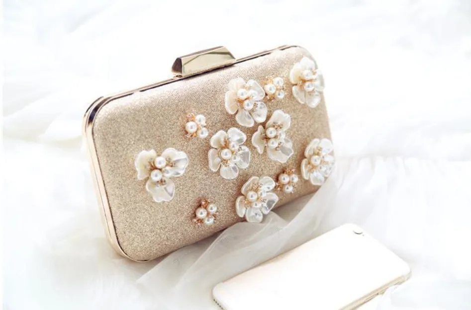 2020 Golden Flowers Evening Koppling Väska Kvinnor Väskor Bröllopsblinka Handväskor Bröllop Metal Bow Clutches Bag Chain Shoulder Bag