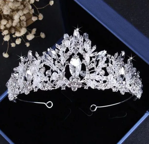 The best-selling high-end bride wedding crown necklace earrings three-piece set designer white crystal handmade fine craft 
