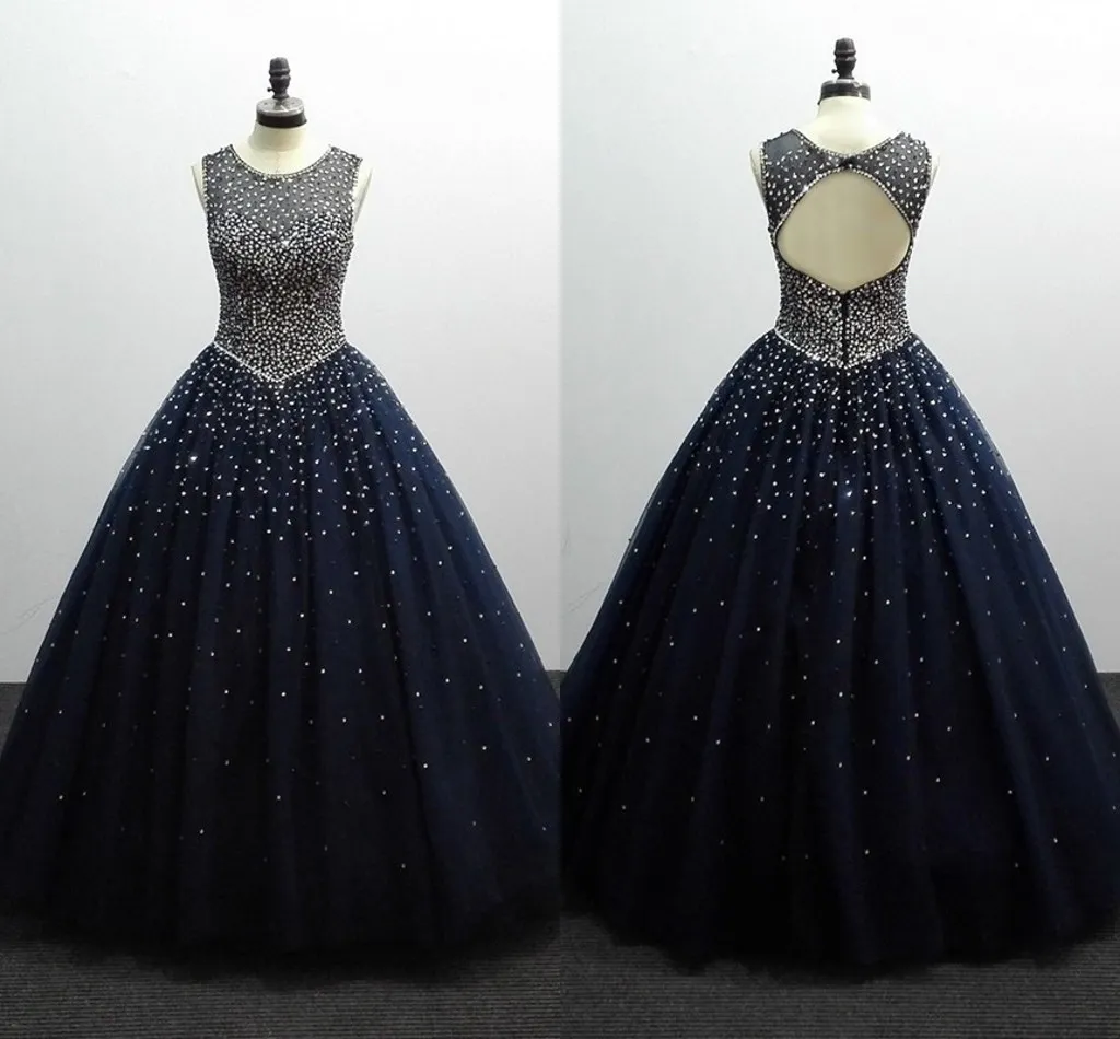 2019 Granatowy Blue Quinceanera Suknie Perły Zroszony Cekin Klejnot Sheer Neckline Backless Ball Suknie Bal Sukienka na College 8th Grade