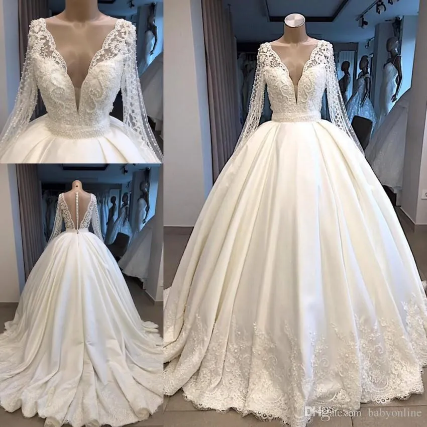 Dubai Arabiska Uxury Ball Gown Bröllopsklänningar 2019 Långärmad Sheer Tillbaka Med Täckt Knappar Deep V Neck Lång Bröllopsklänning Bröllopklänningar