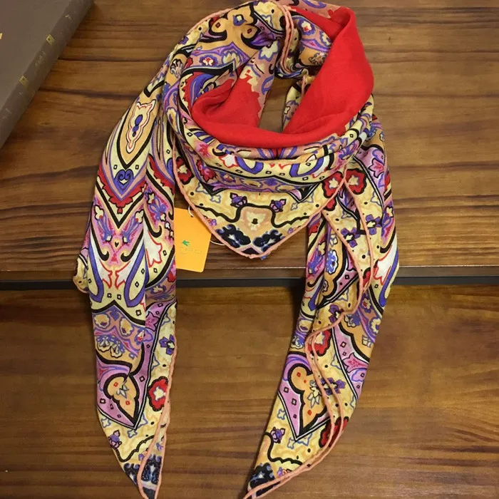 Atacado-Novo design de marca tamanho 130 cm -130 cm 50% seda 50% lã impressão floal cachecóis quadrados pashmina para mulheres