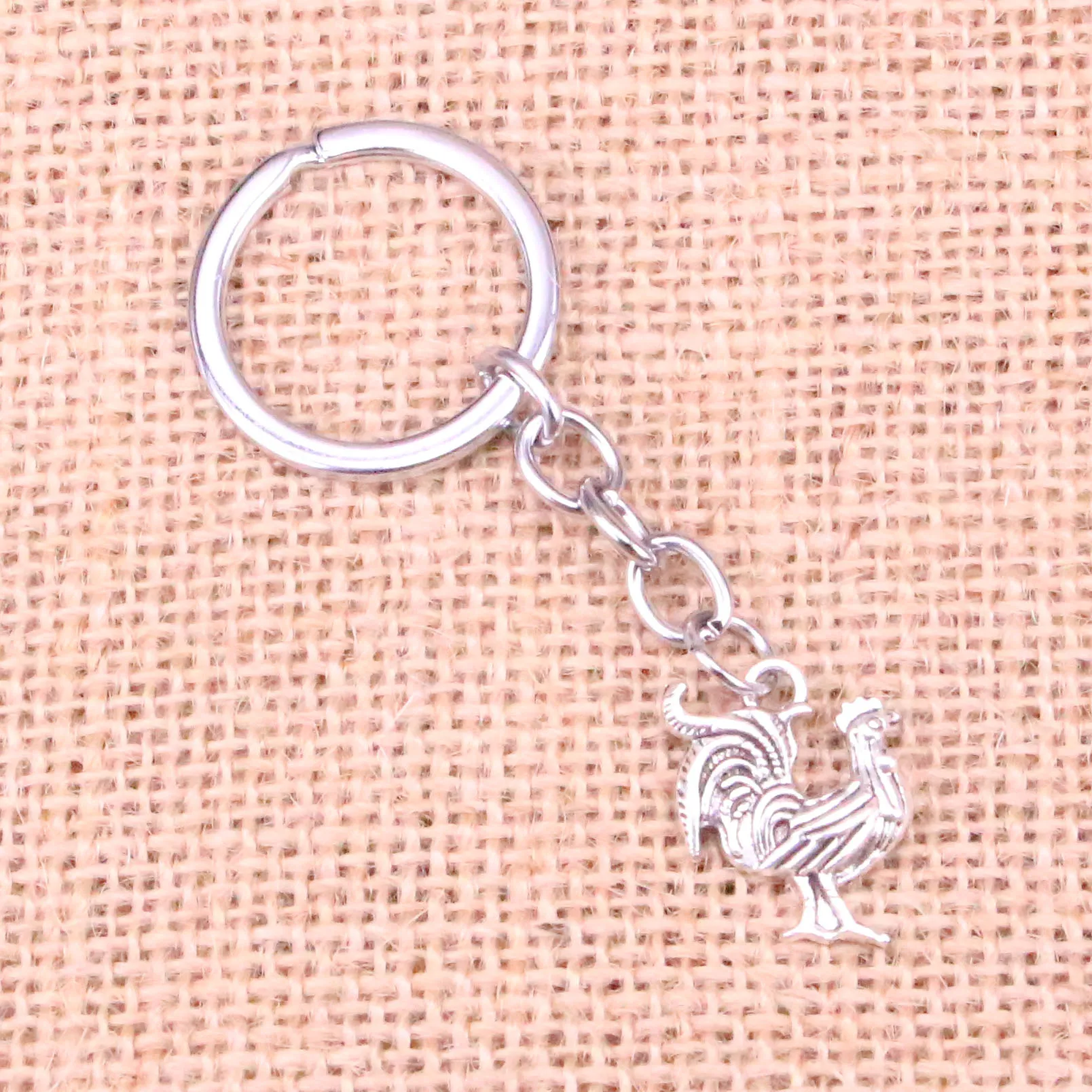 Nieuwe sleutelhanger 22 * ​​18mm haan haan hangers diy mannen auto sleutelhanger ring houder sleutelhanger souvenir sieraden cadeau