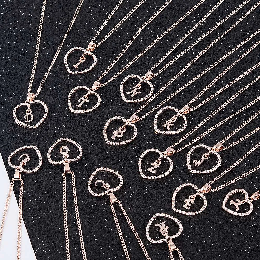 Collar colgante de amor romántico para niñas 2020 Mujeres Rhinestone Collars Inicial de la letra del alfabeto Cuello de oro de moda Nuevos encantos