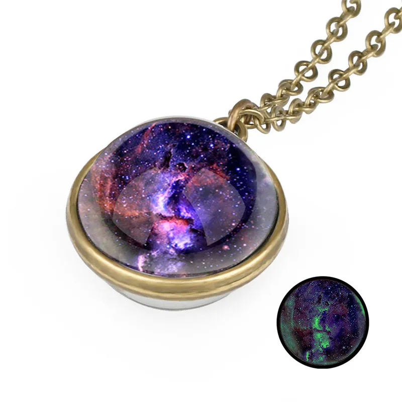 Space Universe Glow in the Dark Halskette Sky Glass Ball Anhänger Halsketten Frauen Mädchen Modeschmuck wird und sandiges Geschenk