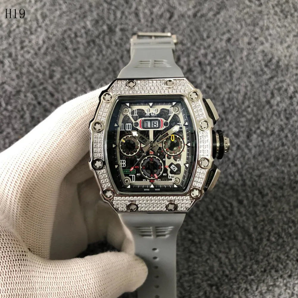 Assista Designer Luxo Homens Relógios Qualidade Projeto automático Diamante por Homens Iced Out Assista à prova d'água Relógio de pulso de borracha