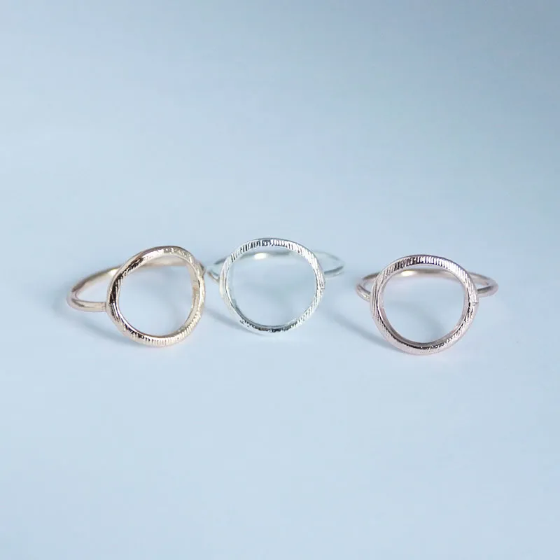 Simple brossé argent couleur Karma cercle anneaux pour femmes à la mode ronde fête mariage bande Bijoux durables anneaux Bijoux R027