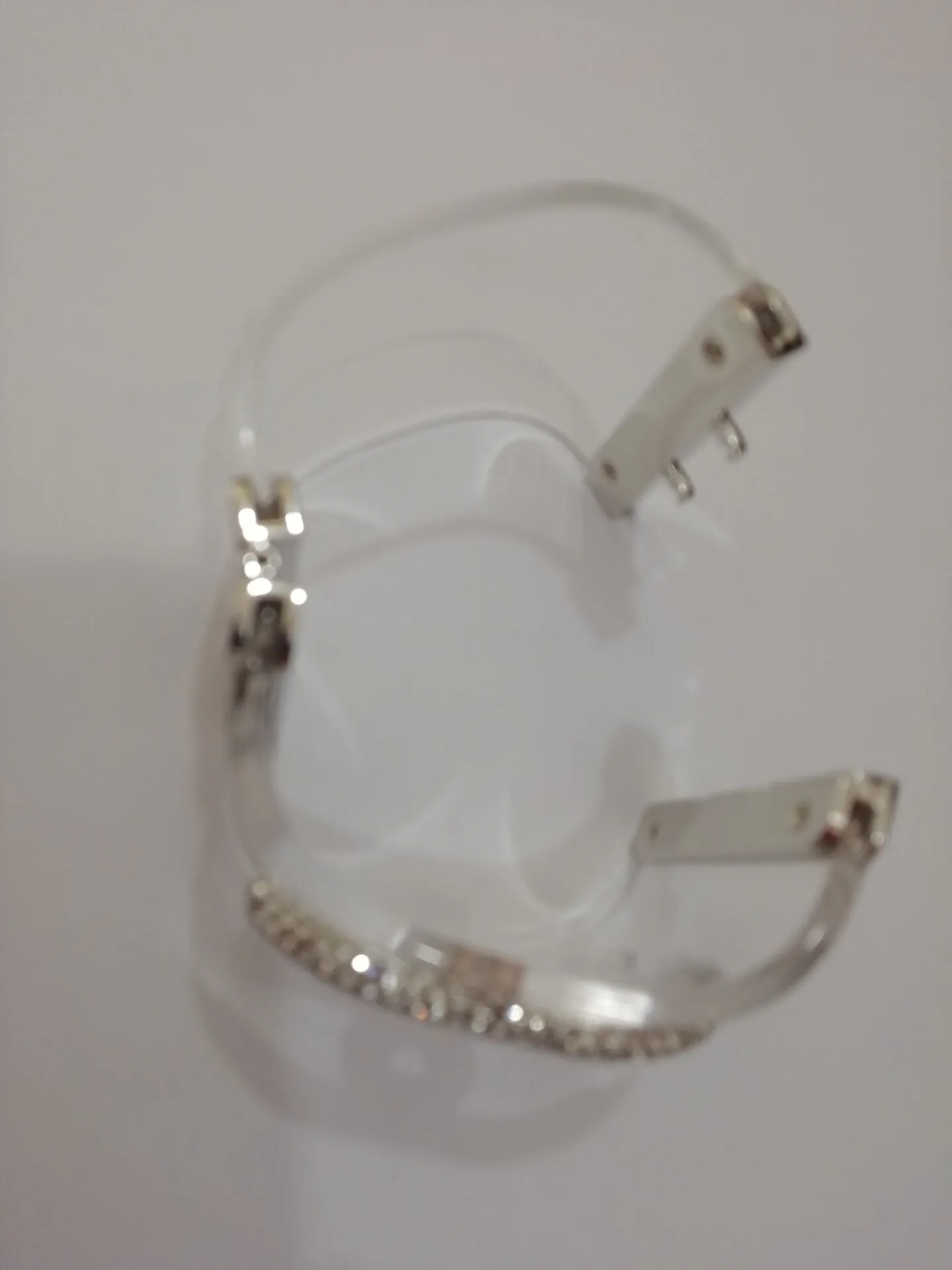 Popularna moda wysoka wersja akrylowa bransoletka Boguła Pani Designer bransoletki bransoletki do imprezowej biżuterii ślubnej z papierową torebką