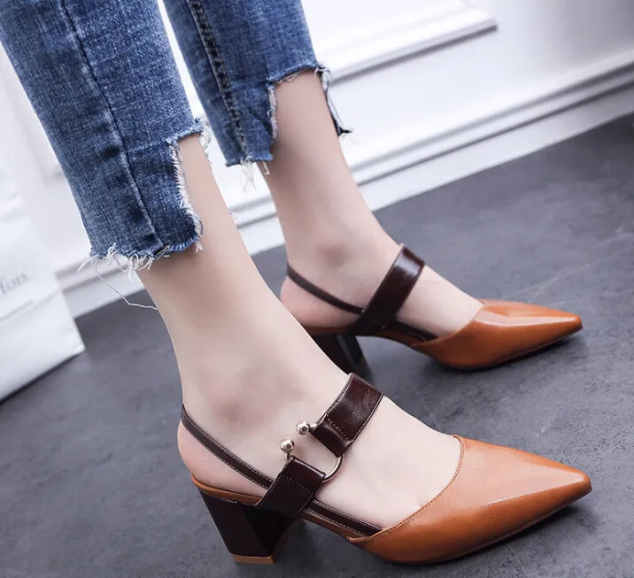 Are pointed shoes in style 2019 on sale