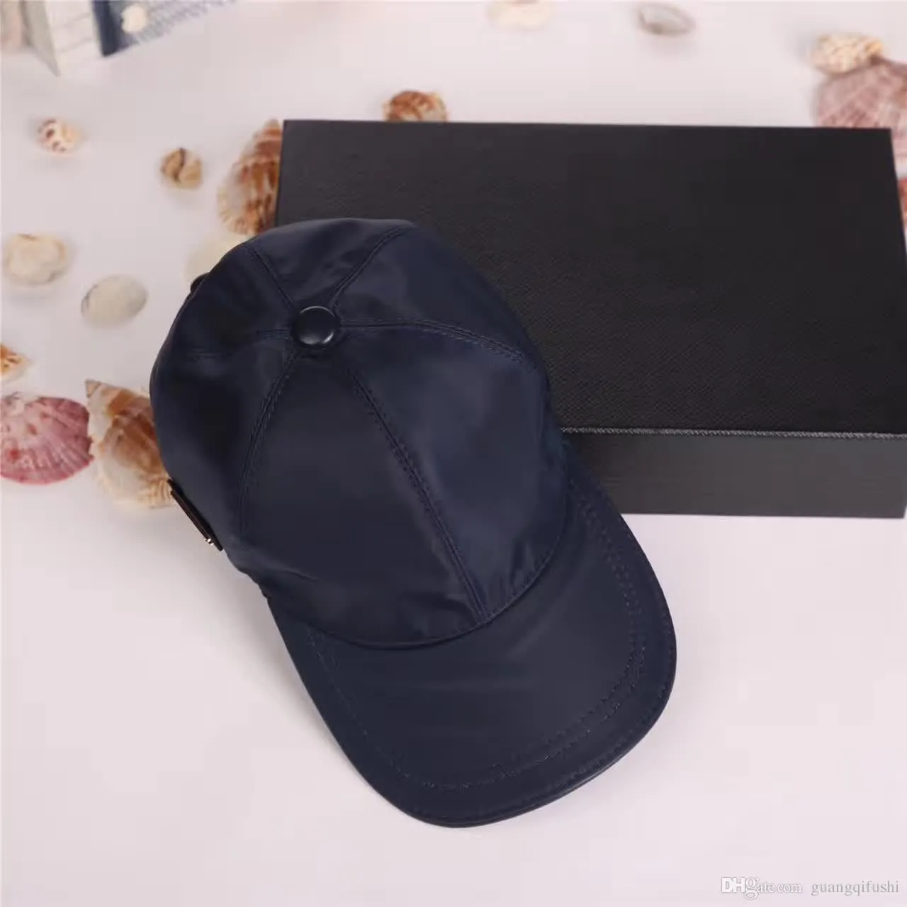 Cappello di tela di alta qualità Cappello da sole del cappello del sole del progettista di stile quattro colori Facoltativo Palla per il tempo libero Sport con scatola