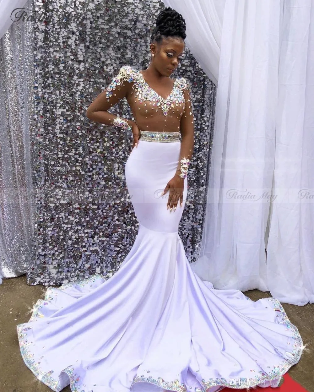 Abiti da ballo bianchi a sirena di cristallo con strass di lusso Abiti da gala con maniche lunghe con scollo a V per ragazze nere africane Abiti da festa di laurea