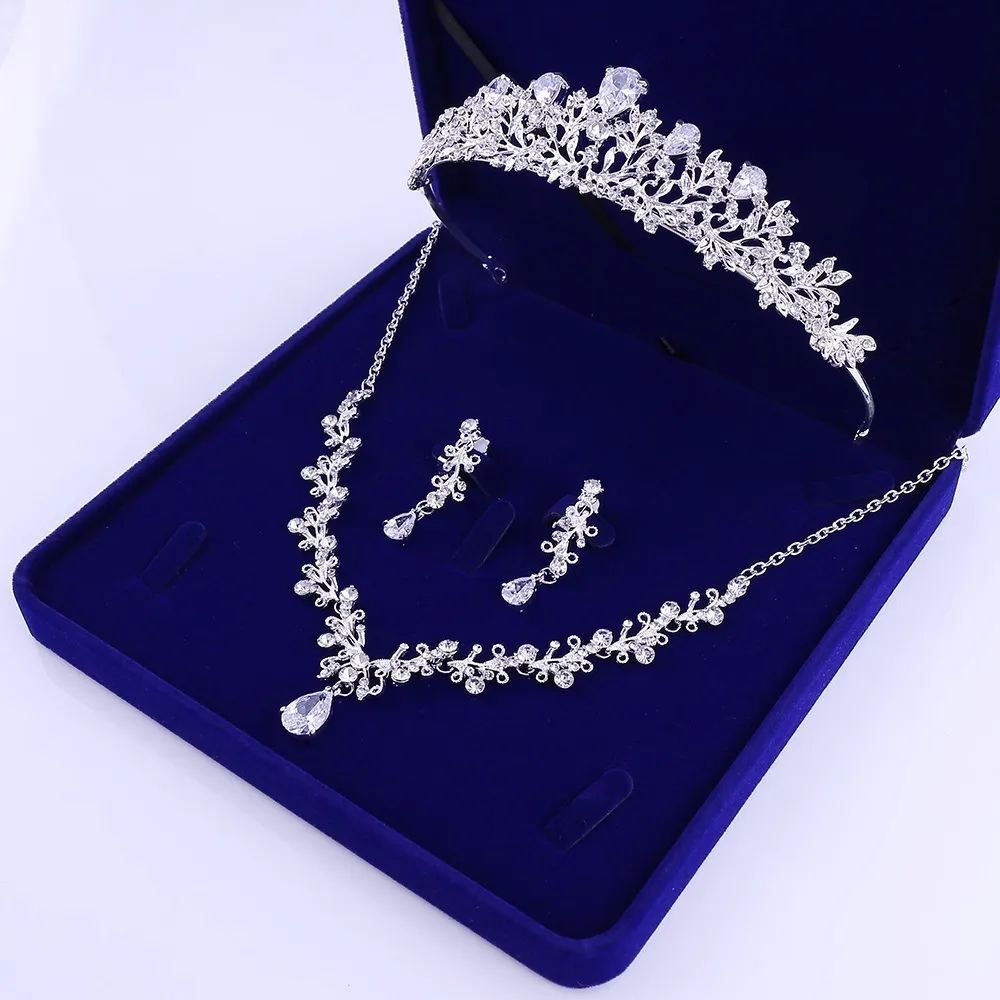 Högkvalitativ ny brud Crown Tiara Three-Piece Zircon Halsbandörhängen Princess Birthday Wedding With Female Accessories Gift230s