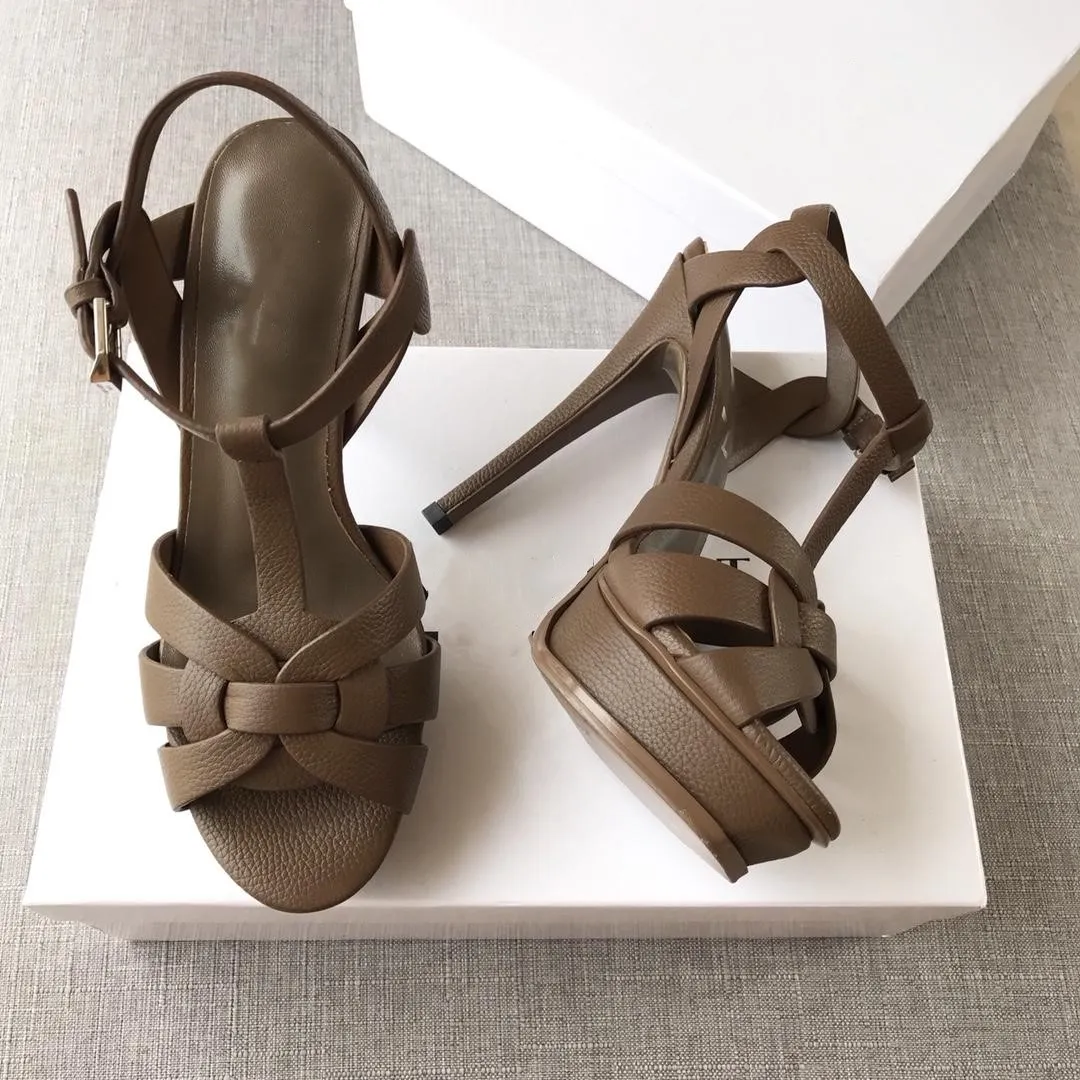 Nieuwe zomerschoenen Vrouw Eerbetoon Sandalen T-strap Super Hoge Platform Sandalen Designer Slides Vrouw Sandalen Feest Klassieke Schoenen