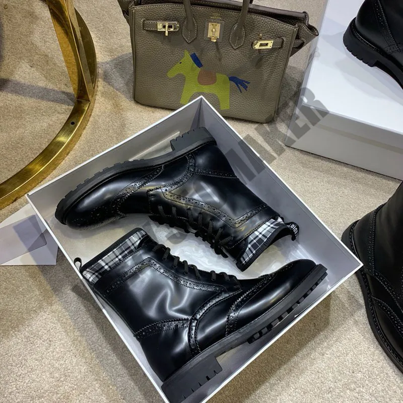 2019 جديد 19fw الأسود الإناث النساء الأحذية الكاحل يزين زهرة منمق النمط البريطاني الكعوب مكتنزة جولة تو