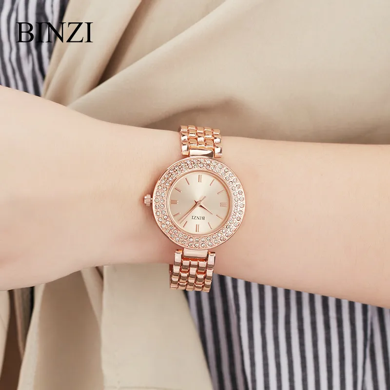 Zegarek Damski Women Crystal Watchesファッションローズゴールドレディースダイヤモンドブレスレット時計女性ステンレススチール腕時計