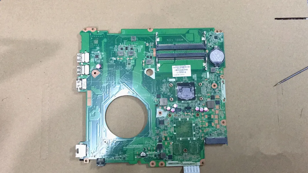 Carte Mère HP Pavilion 17-F003NF (Y22A DAY22AMB6E0 REV:E) Pour Pièces Défectueuse