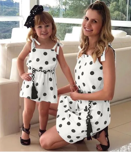 Madre e hija ropa familia traje a juego mamá me vestidos mujeres vestidos  elásticos bebé niños niñas verano niños ropa QZZW121