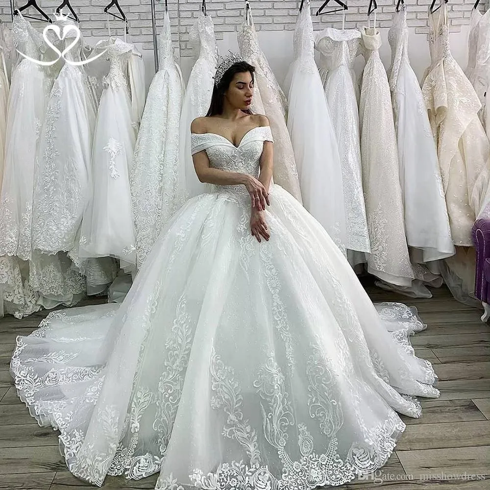 Arabiska Dubai Spets Plus Size Prinsess Balklänning Bröllopsklänningar Off Shoulder Applikationer Beaded Court Train Brudklänning robes de bal