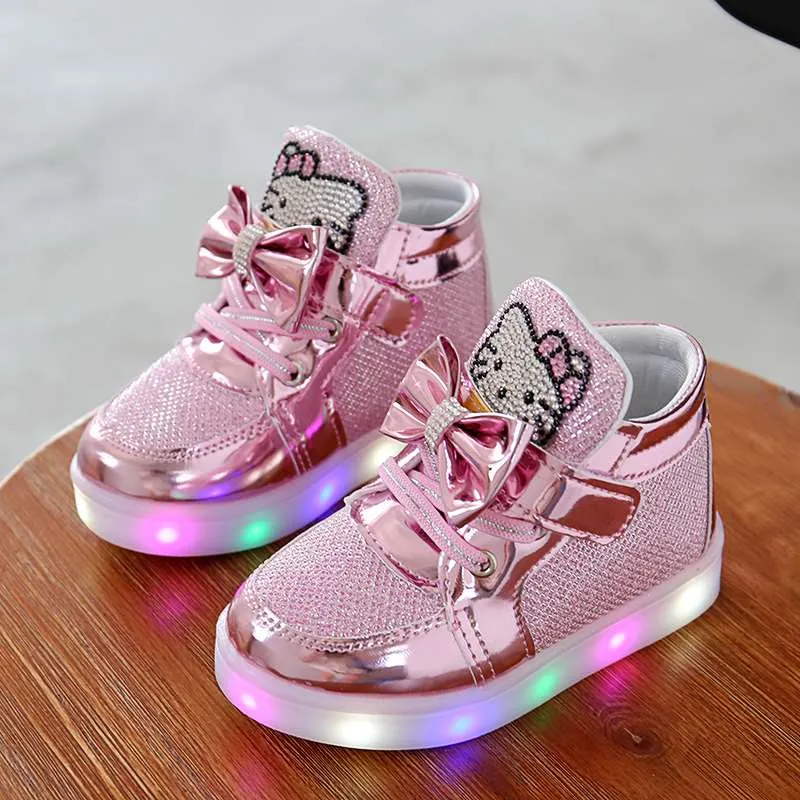 2020 zapatos de moda de mariposa brillante de dibujos animados para niños, botas suaves de alta calidad para niños, zapatillas de tenis clásicas con iluminación LED para niñas