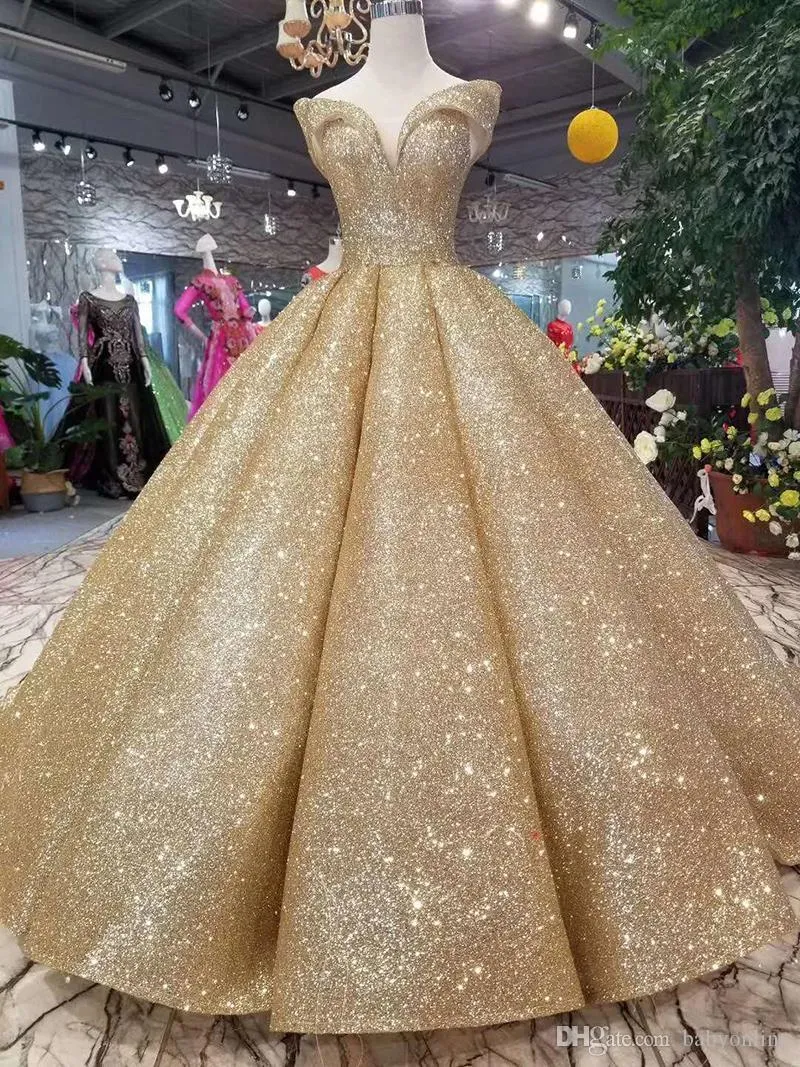 Moda reflexiva novo vestido de ouro de ouro Quinceanera Vestidos lantejoulas fora do ombro Ruched Pleats Court Train Long Night Dress Vress