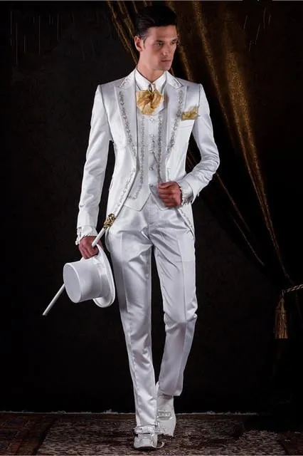 2019 Laatste Jas Pant Designs White Satin Embroidery Italian Prom Men Past Groom Jas Lange Bruiloft Tuxedo Kostuum (jas + Vest + broek)