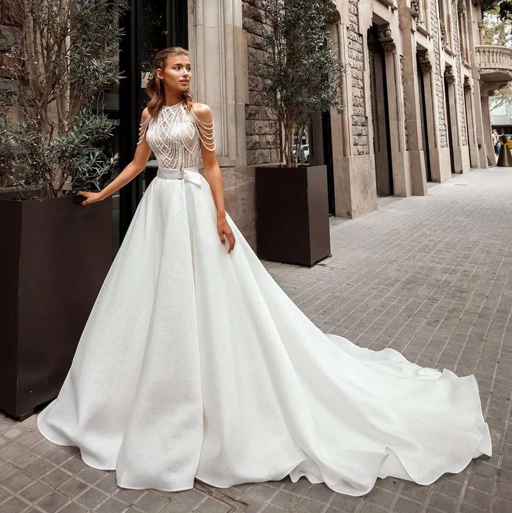 Classy A Line Beading Wedding Dresses Halter Neck Sleeveless Keyhole Back Bridal Gowns Sweep Train Satin robe de mariée