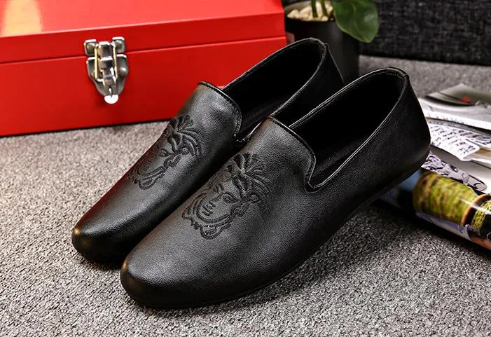 Men`s Casual shoes Flat Men Shoes Waterproof Breathable Loafers Men Genuine Leather Moccasins Comfortable Hot Sale